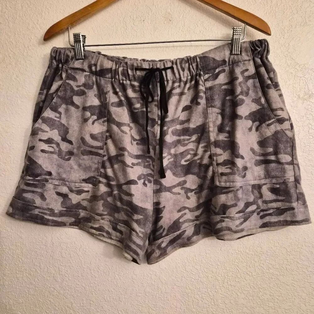 Grey Camouflage Stretch Athleisure Shorts Weekendwear Essential Casual Comfy